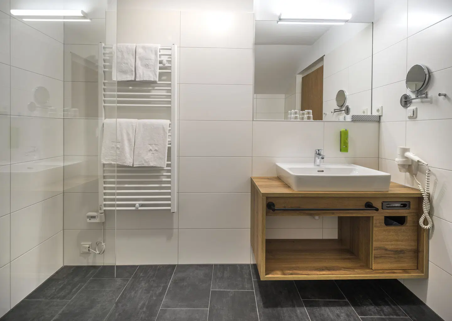 JUFA Hotel Altenmarkt Badezimmer