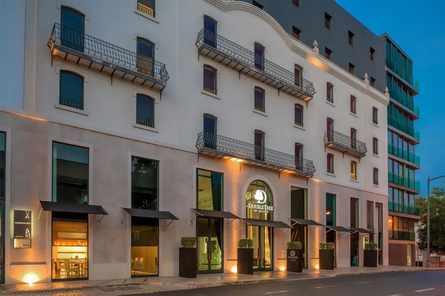 DoubleTree by Hilton Lisbon - Fontana Park EXTERIOR