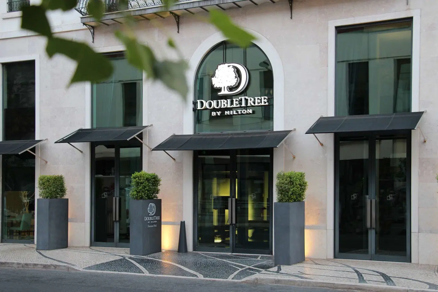 DoubleTree by Hilton Lisbon - Fontana Park EXTERIOR