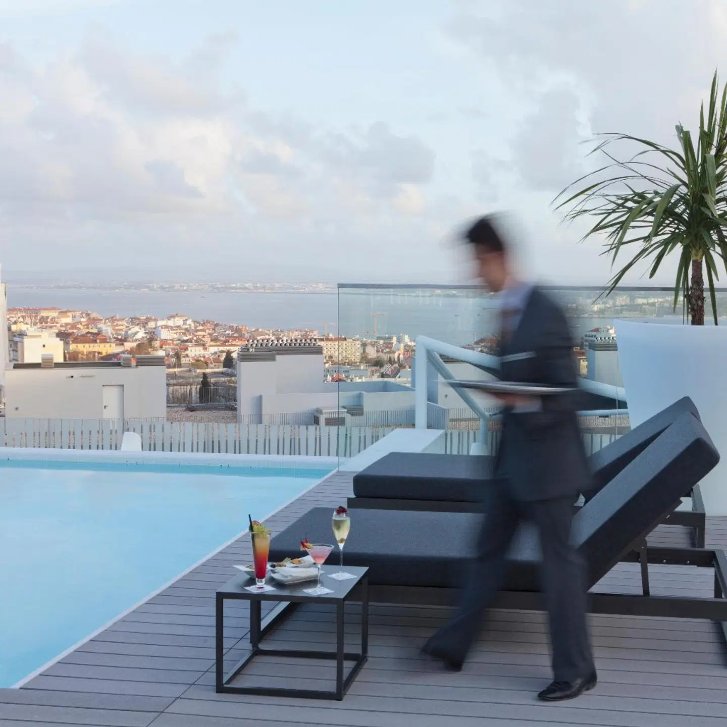 EPIC SANA Lisboa Hotel OUTDOOR_POOL