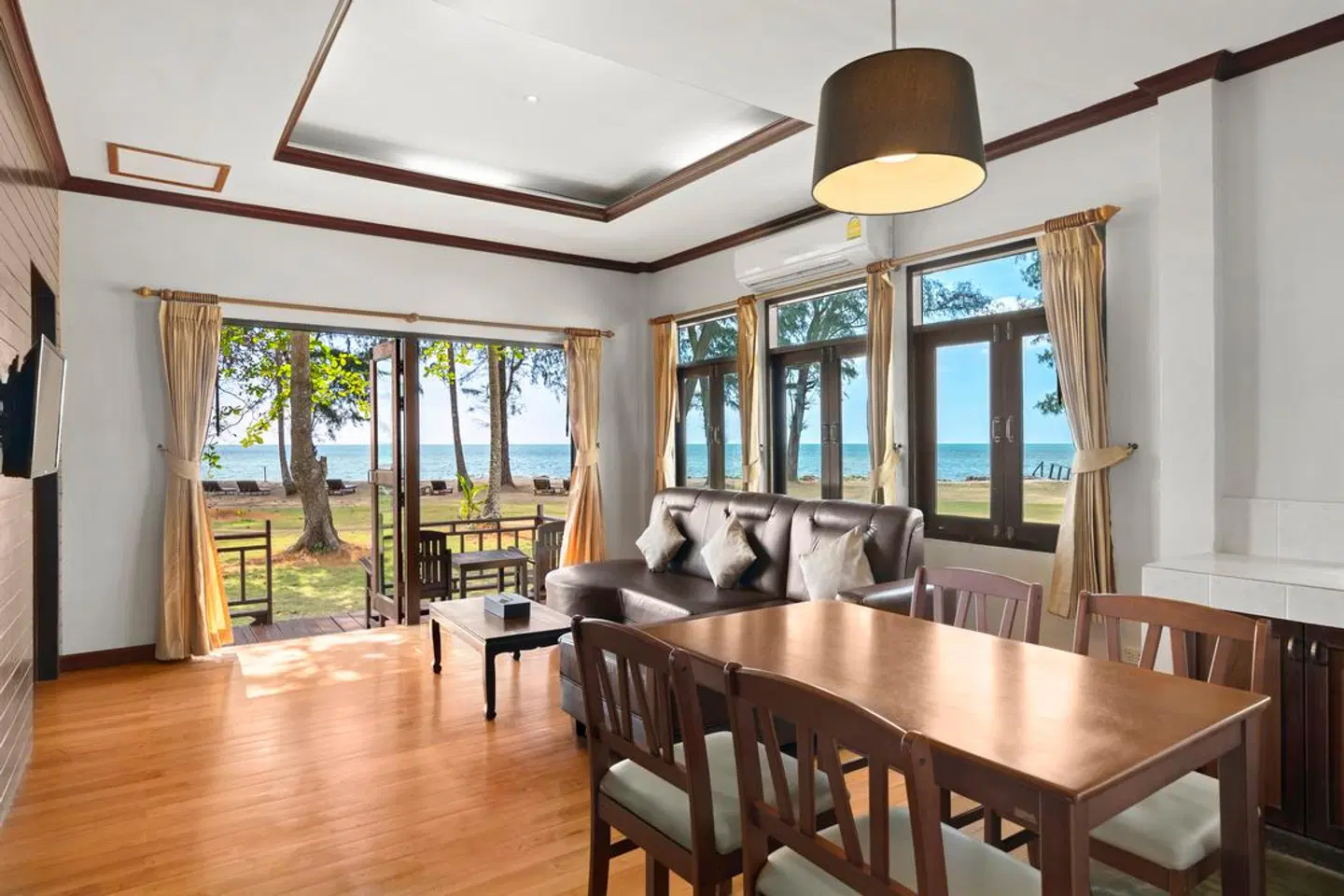Koh Chang Longstay Resort Bar