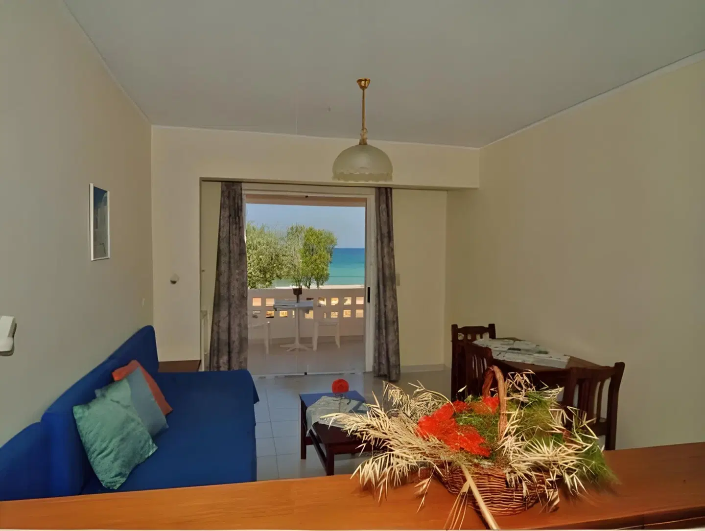 Byron Apartments ROOM_EXAMPLE
