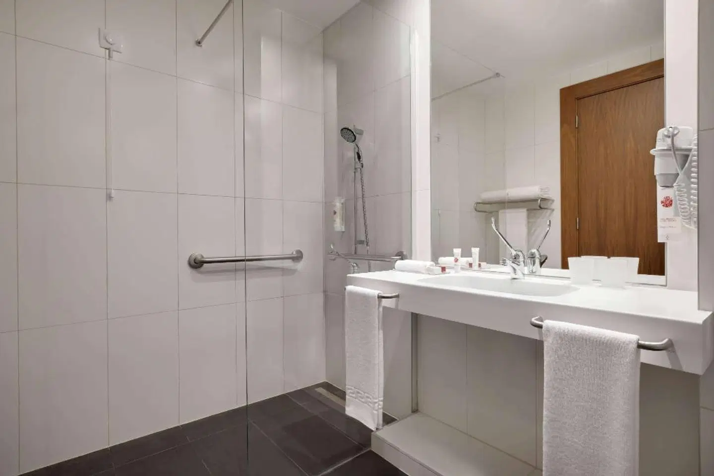 Ramada by Wyndham Lisbon Badezimmer
