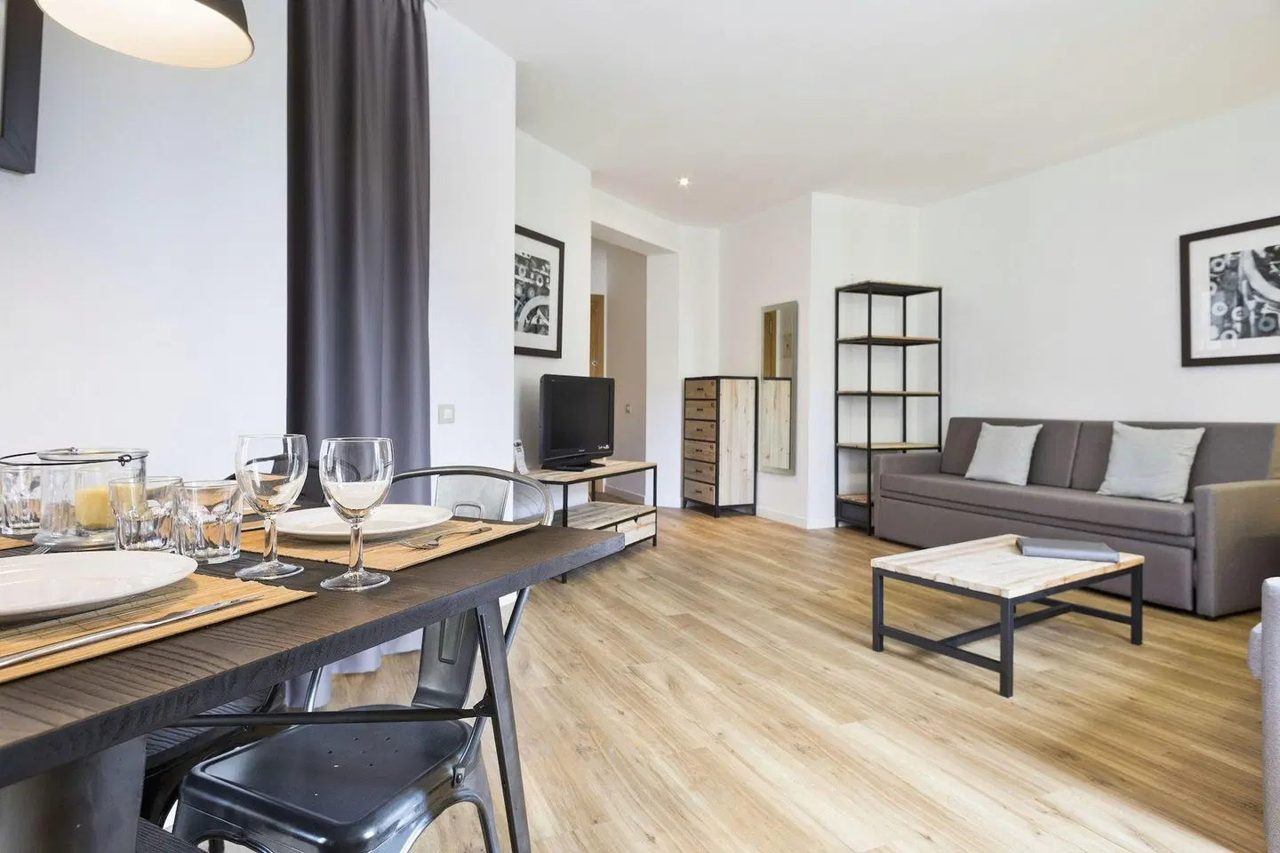Amister Apartments ROOM_EXAMPLE