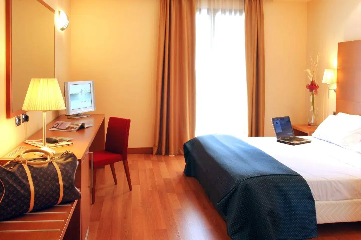 Luna Hotel Motel Airport ROOM_EXAMPLE