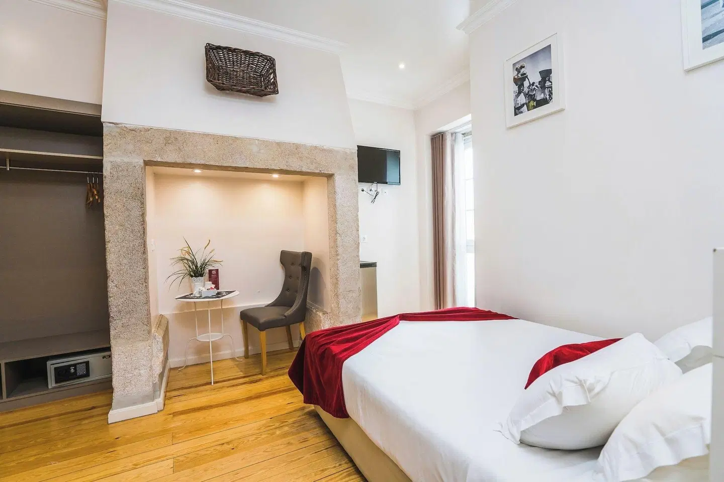 Lisbon Arsenal Suites ROOM_EXAMPLE