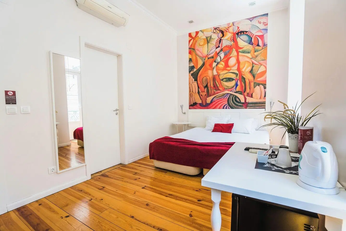 Lisbon Arsenal Suites ROOM_EXAMPLE