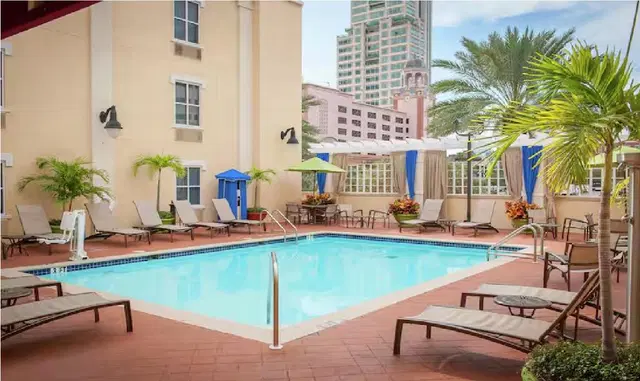 Hampton Inn & Suites St. Petersburg/Downtown OUTDOOR_POOL