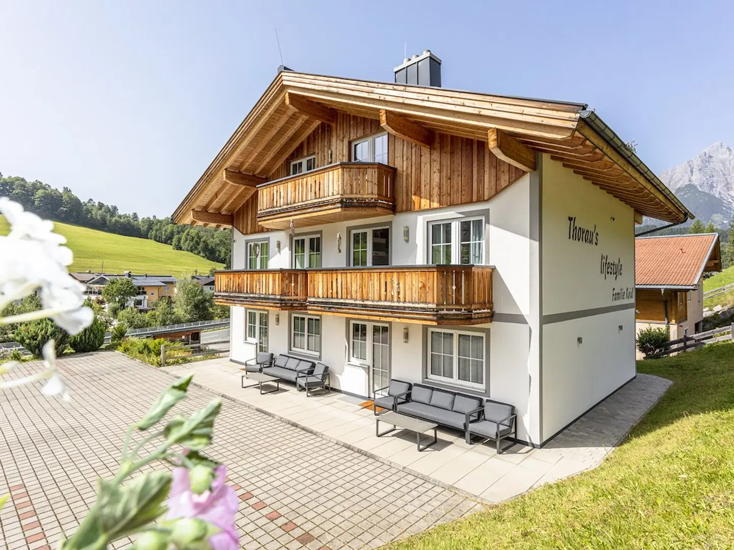 Thorau's Lifestyle EXTERIOR