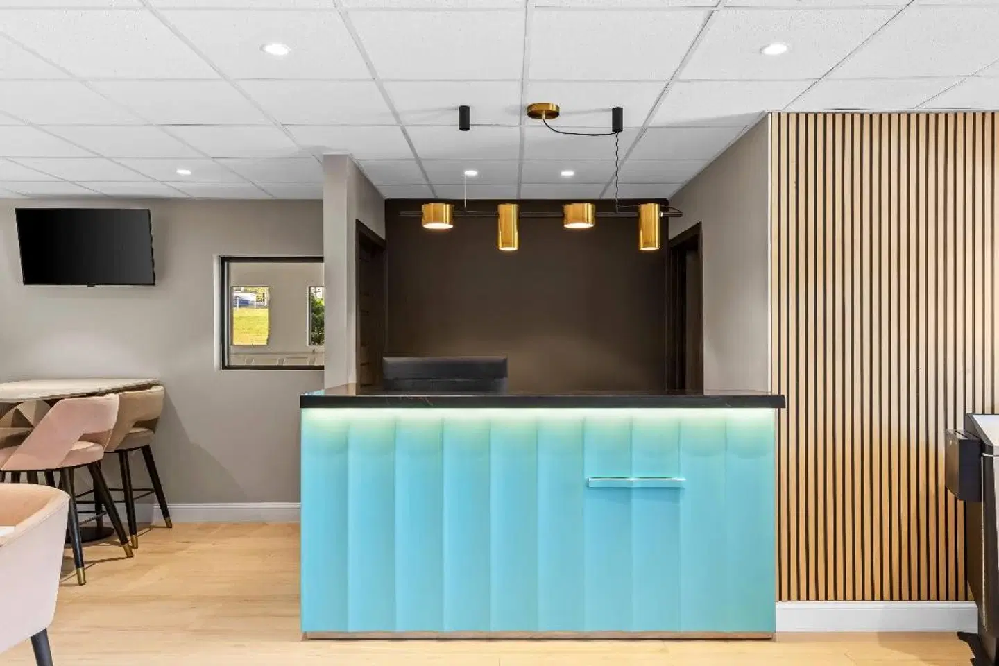 Days Inn & Suites by Wyndham Norcross Hallenbad
