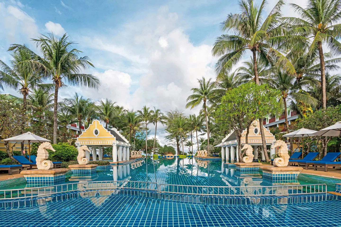 Phuket Graceland Resort & Spa OUTDOOR_POOL