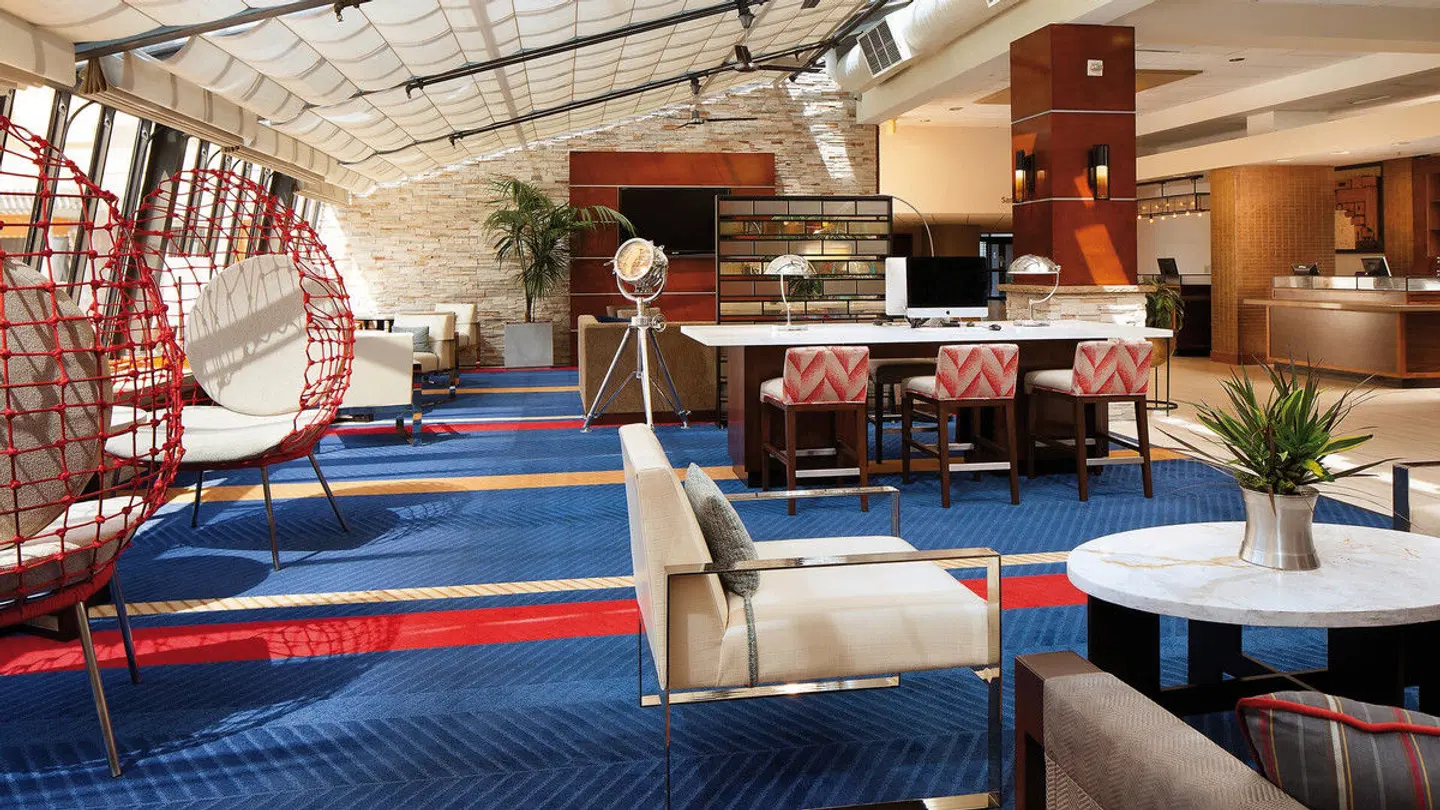 Four Points by Sheraton Los Angeles International Airport Bar