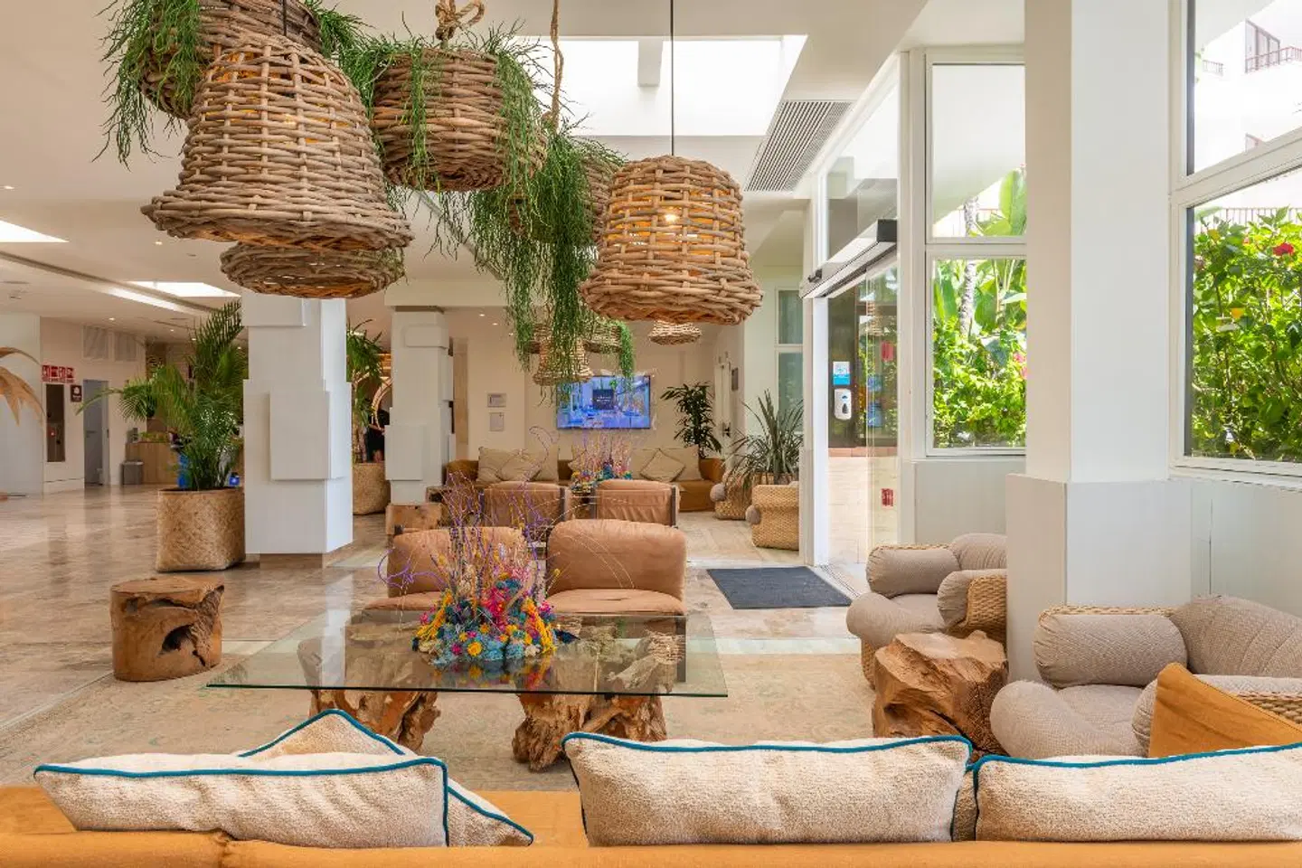 Leonardo Suites Ibiza Santa Eulalia & Leonardo Royal Ibiza Santa Eulalia LOUNGE_LOBBY