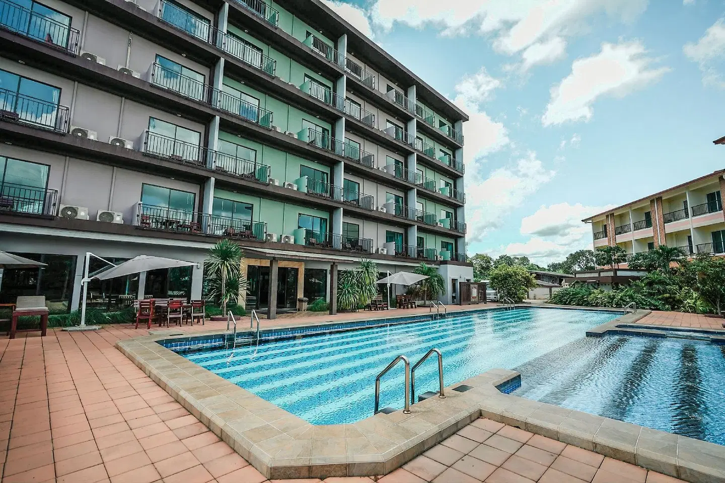 Savotel OUTDOOR_POOL