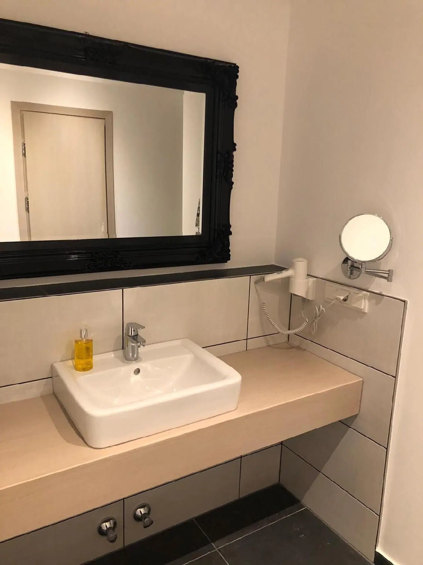 Hotel Athen Kelsterbach Badezimmer
