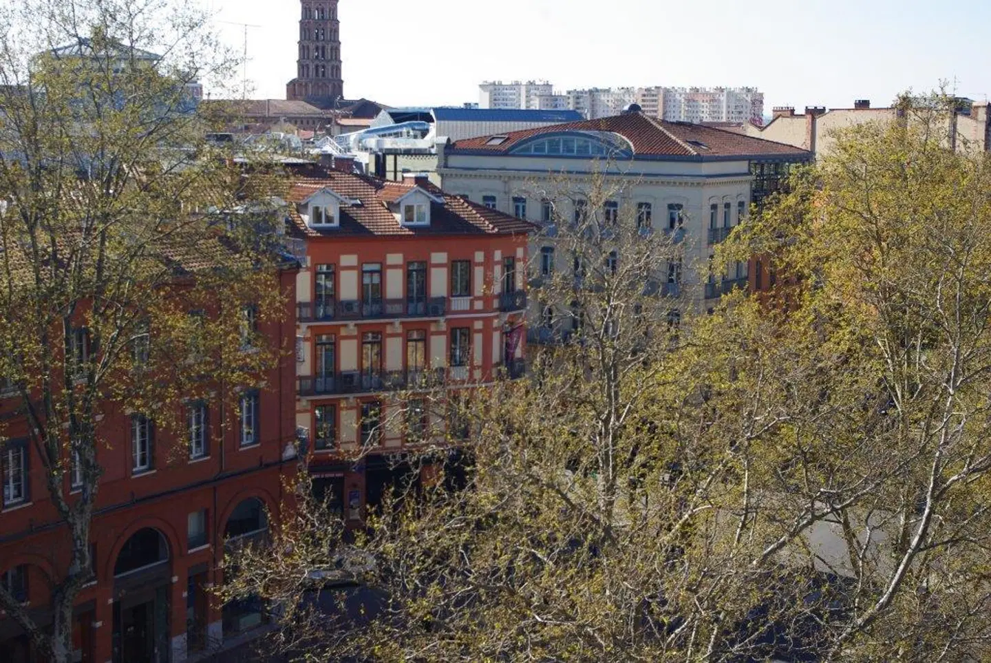 Victor Hugo EXTERIOR