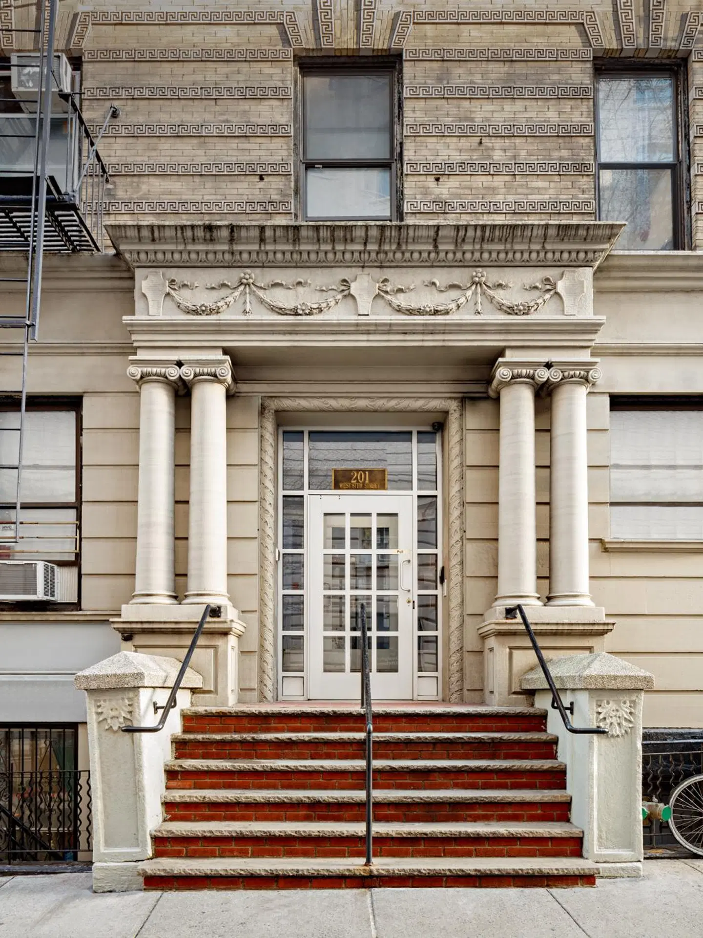Central Park West Hostel EXTERIOR