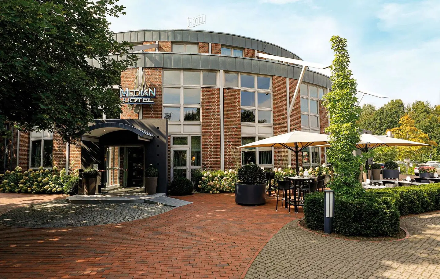 Median Messe EXTERIOR