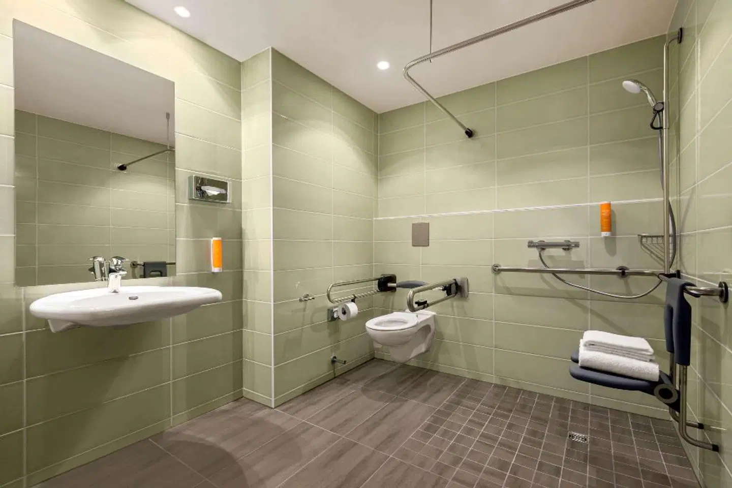 Super 8 by Wyndham Hamburg Mitte Badezimmer