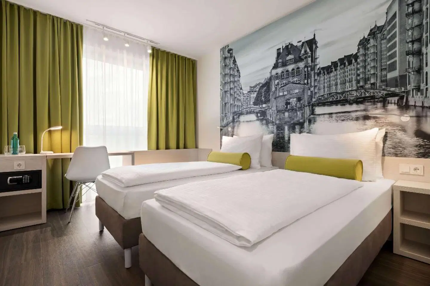 Super 8 by Wyndham Hamburg Mitte ROOM_EXAMPLE