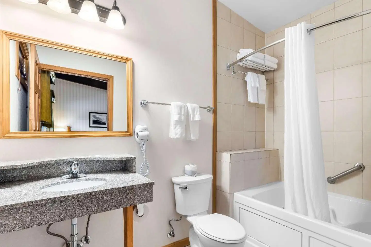 Best Western Adirondack Inn Badezimmer