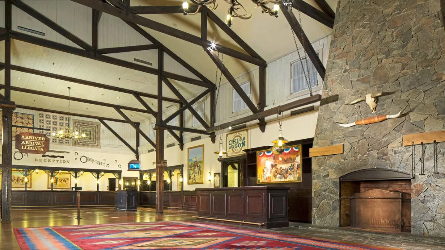 Disney Hotel Cheyenne EXTERIOR