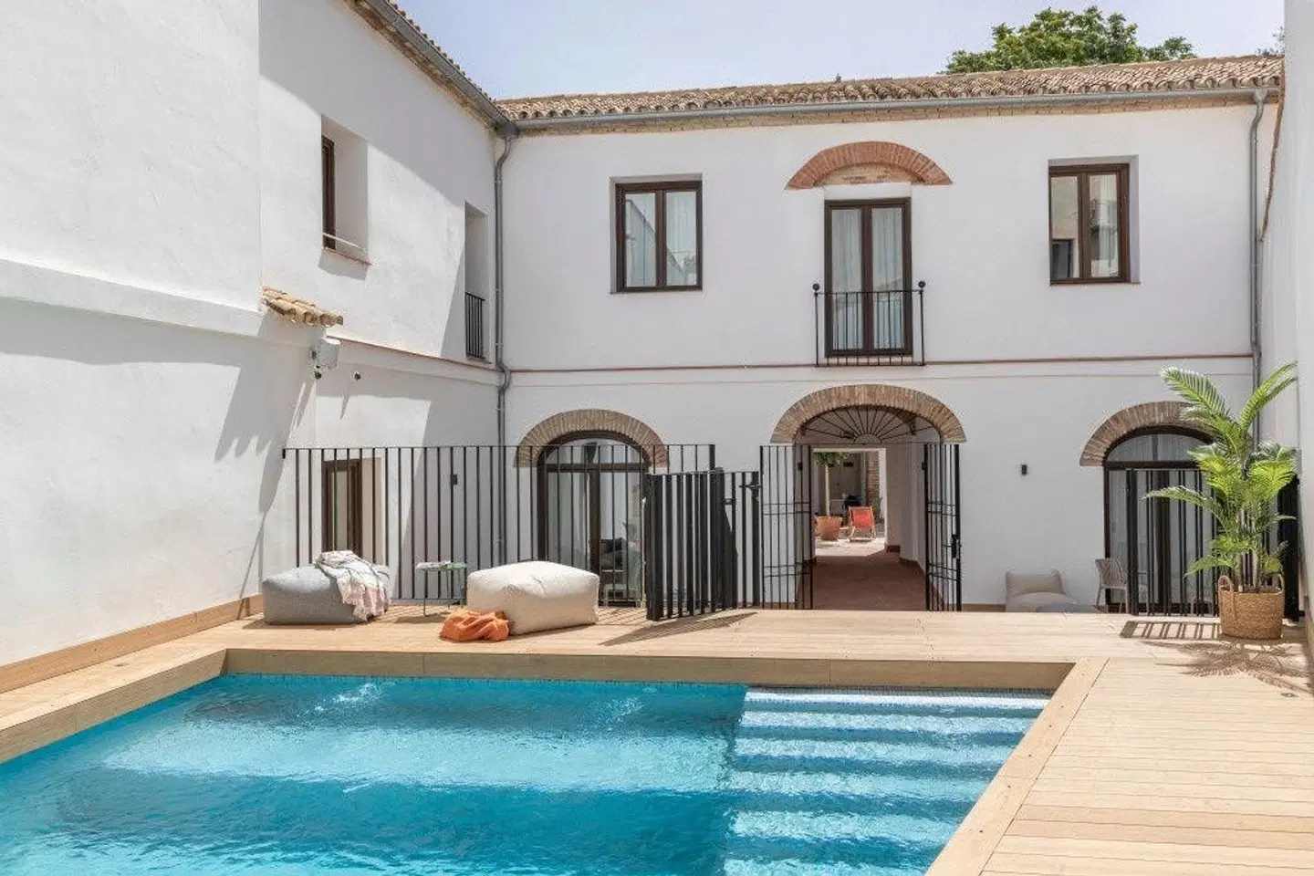 Líbere Córdoba Patio Santa Marta OUTDOOR_POOL
