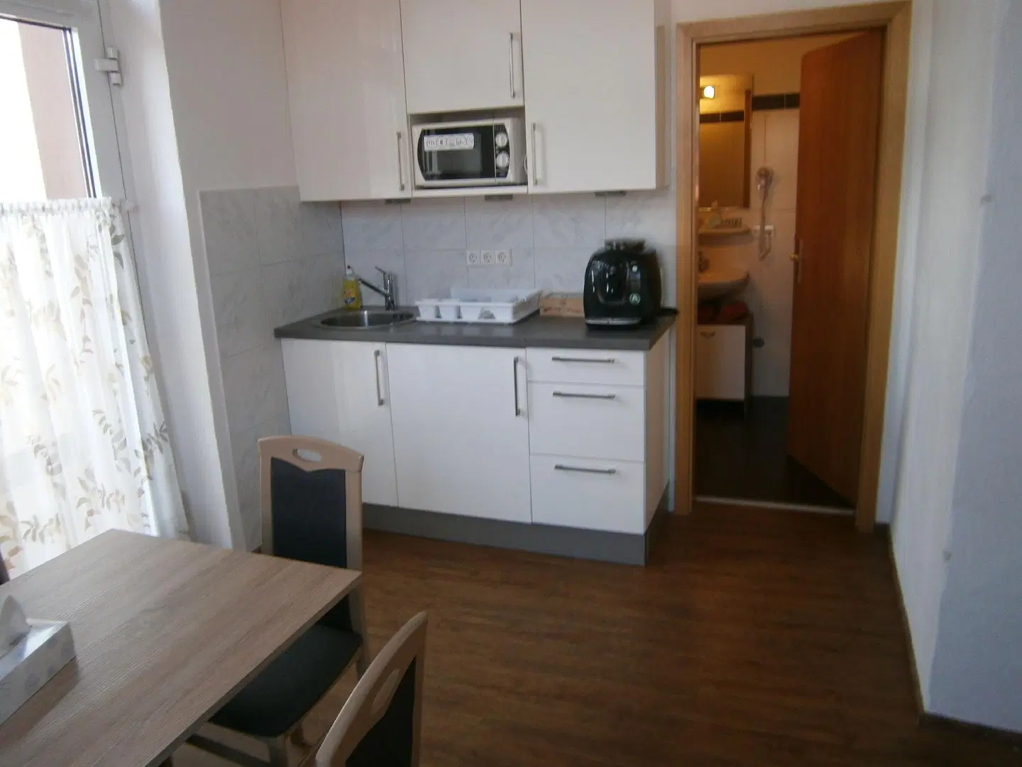 Thai Tawan ROOM_EXAMPLE