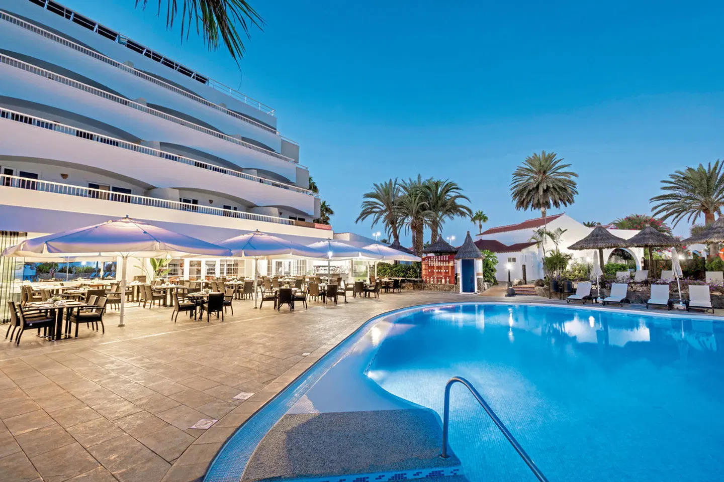 Sol Barbacan OUTDOOR_POOL