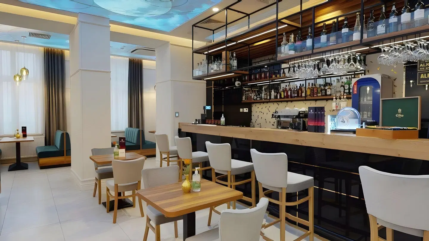 Sky Hotel Kraków Bar