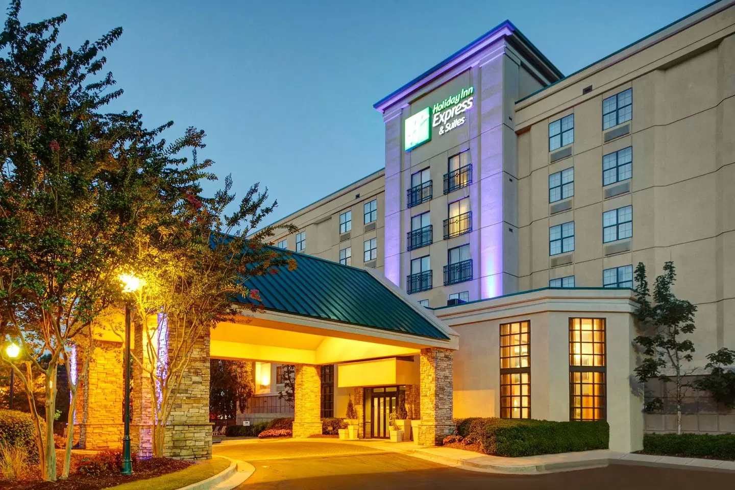 Holiday Inn Express & Suites Atlanta Buckhead by IHG EXTERIOR