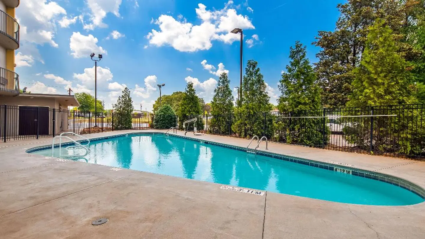 Best Western Plus Atlanta Airport East OUTDOOR_POOL