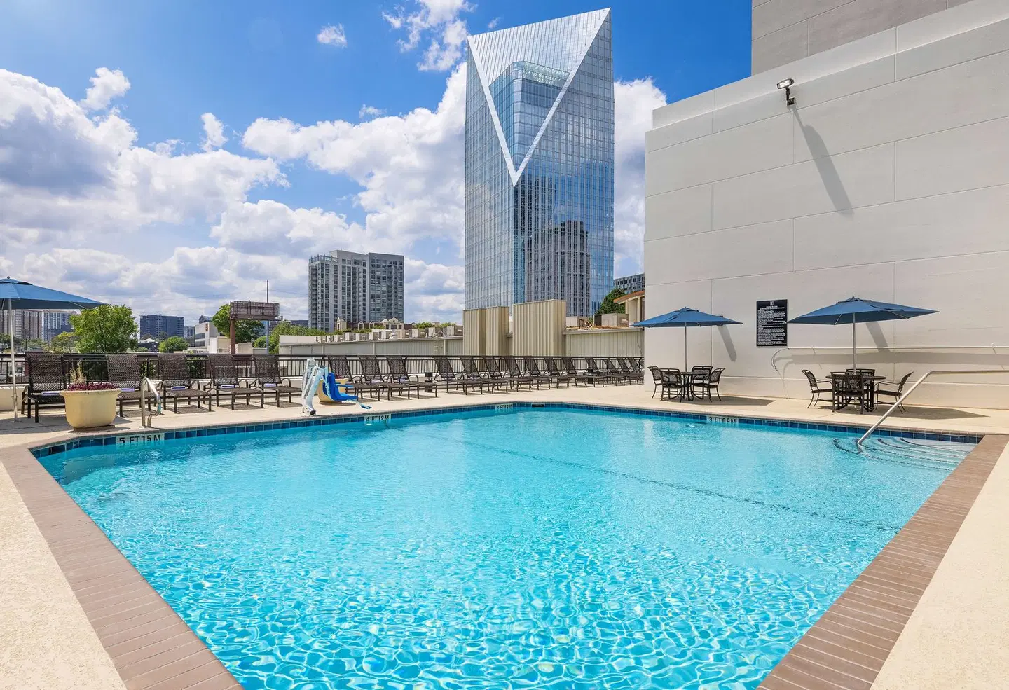 Embassy Suites by Hilton Atlanta Buckhead OUTDOOR_POOL