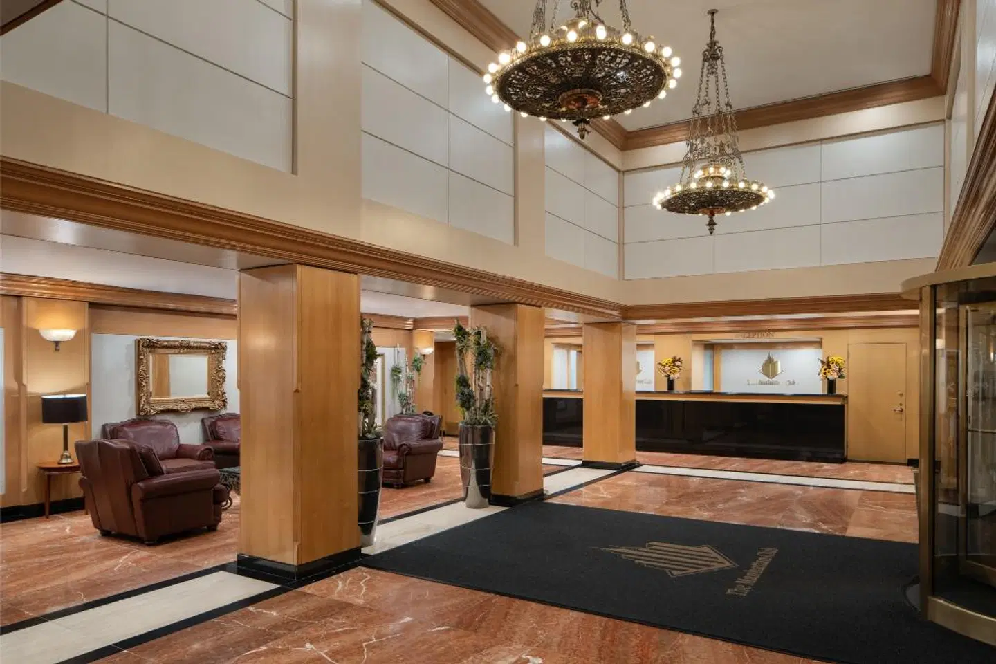 The Manhattan Club LOUNGE_LOBBY