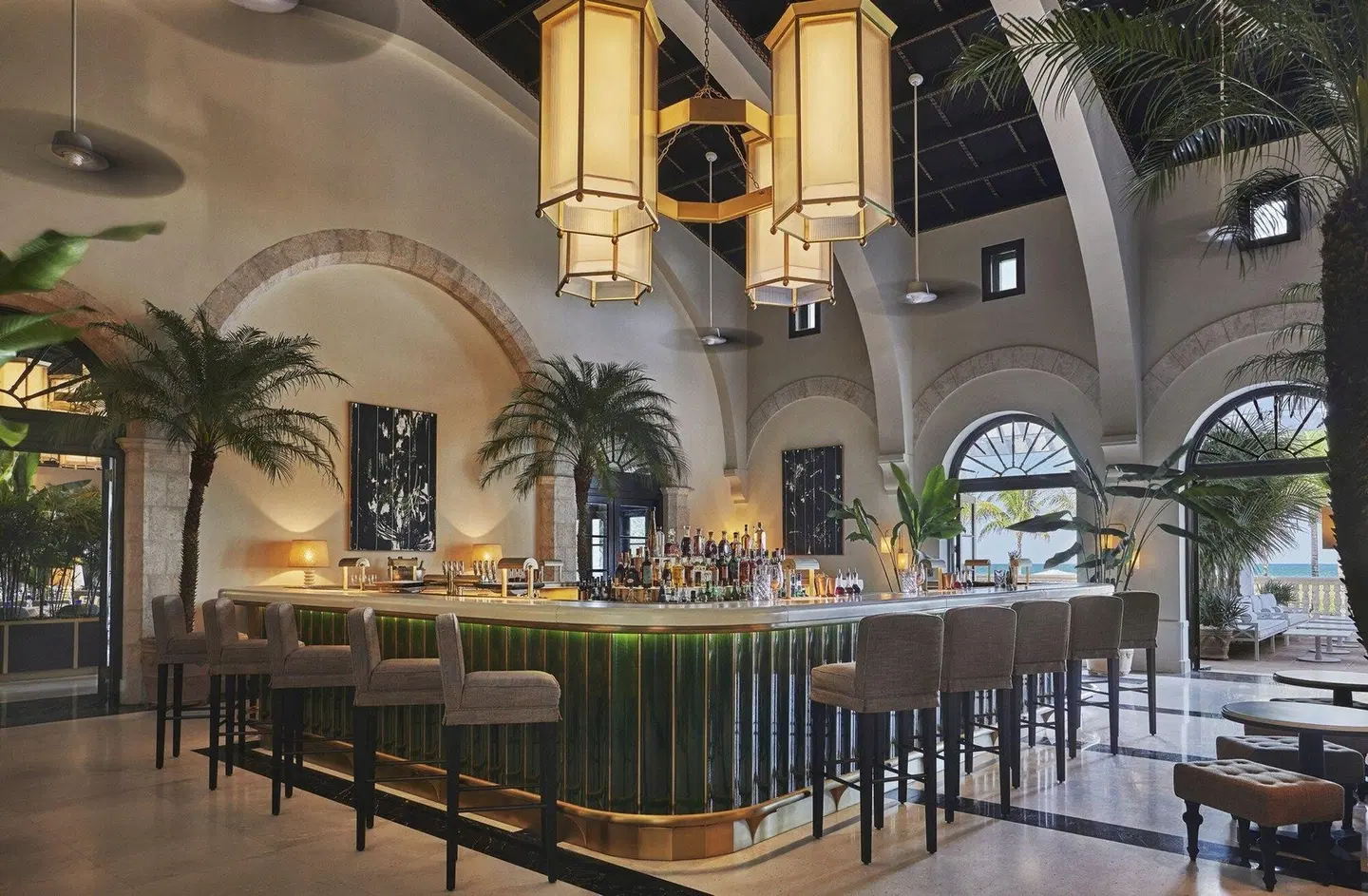 Four Seasons Hotel at The Surf Club Bar