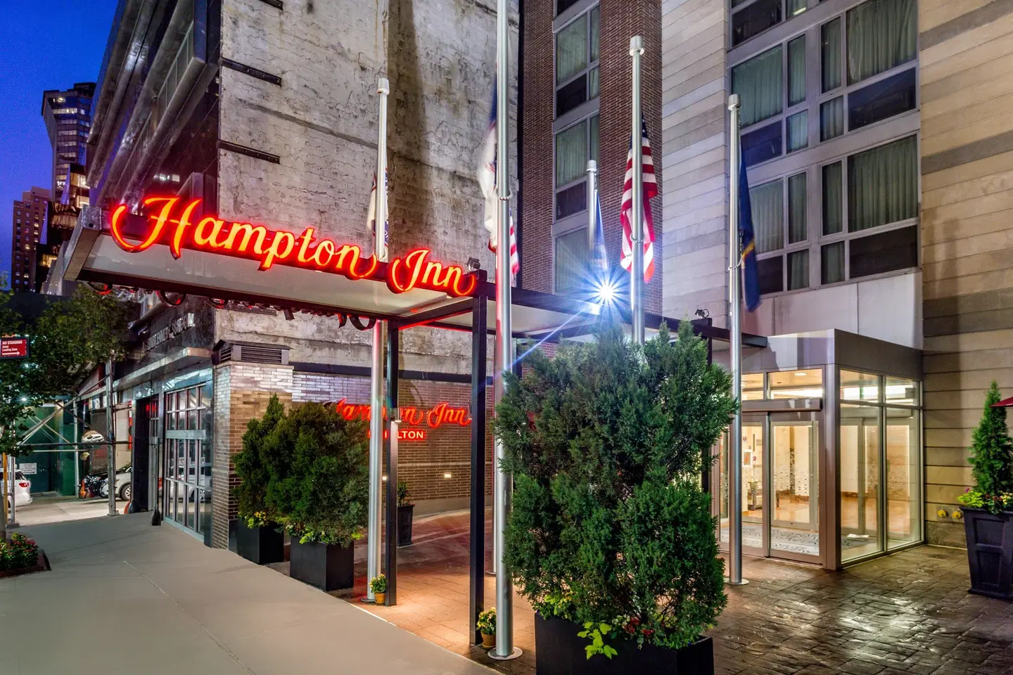 Hampton Inn Manhattan/United Nations EXTERIOR