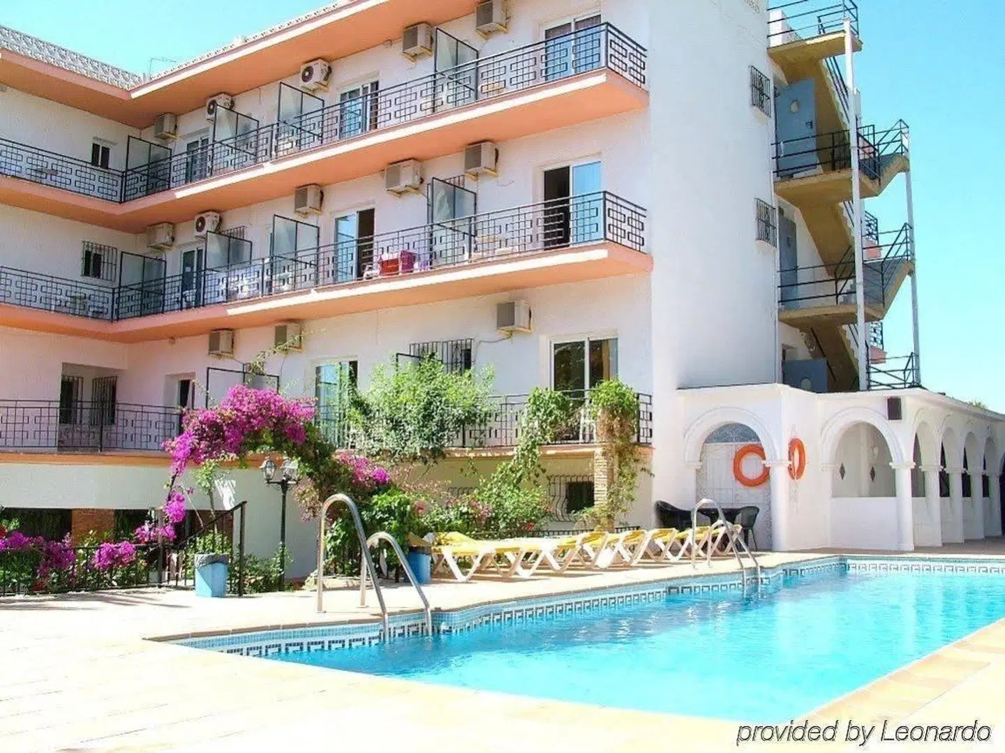 Carmen Teresa OUTDOOR_POOL