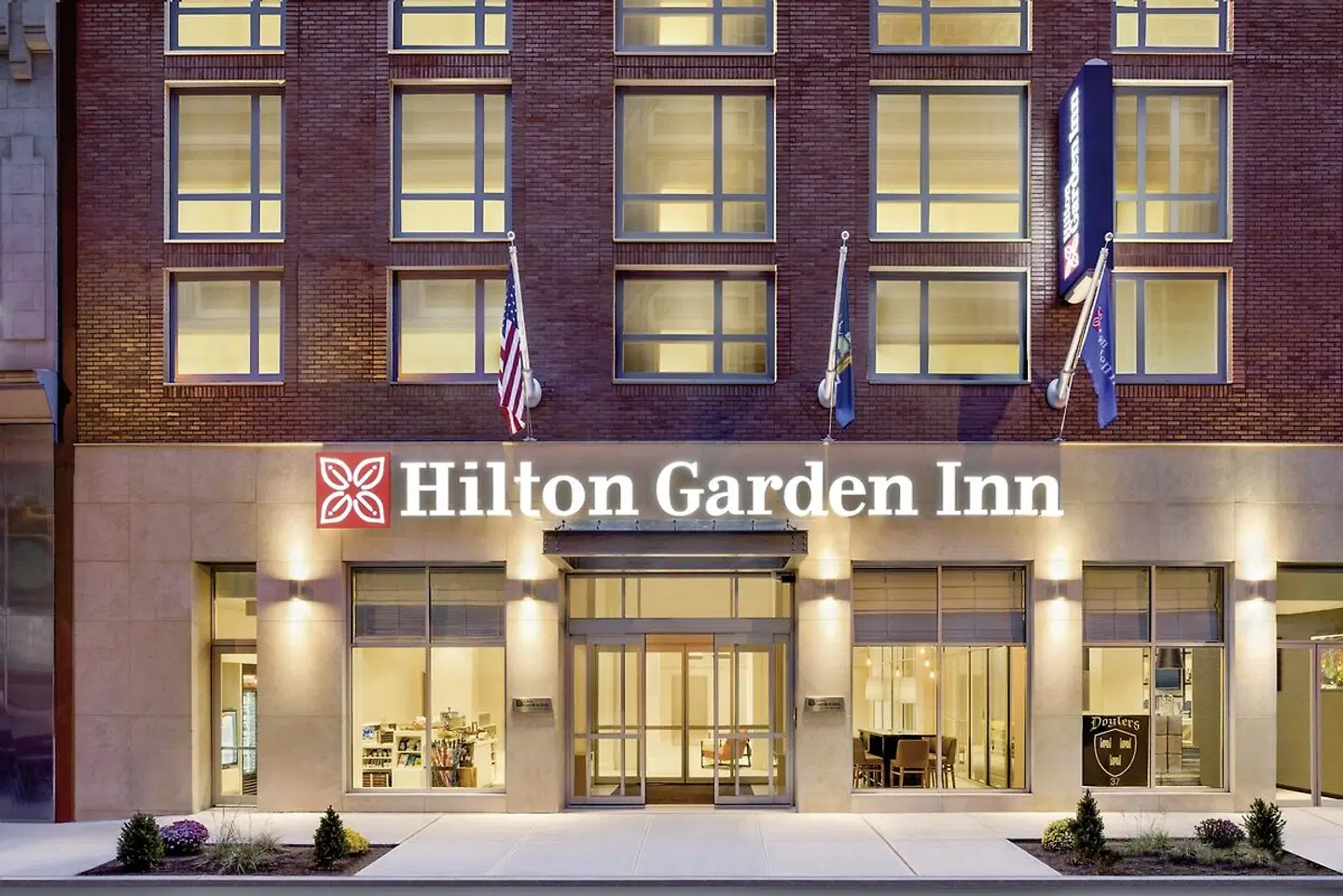 Hilton Garden Inn New York Times Square South EXTERIOR