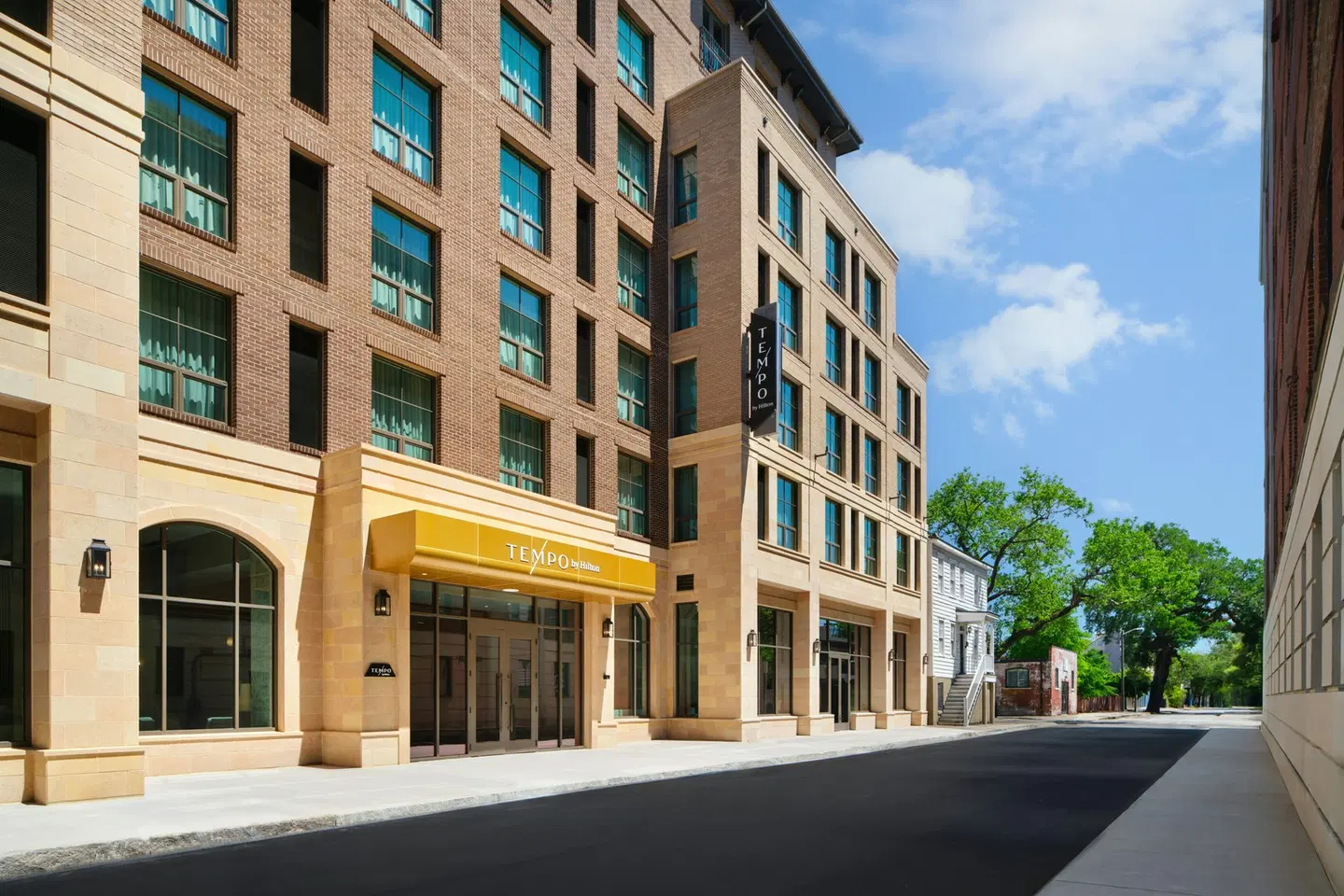 Tempo by Hilton Savannah Historic District EXTERIOR