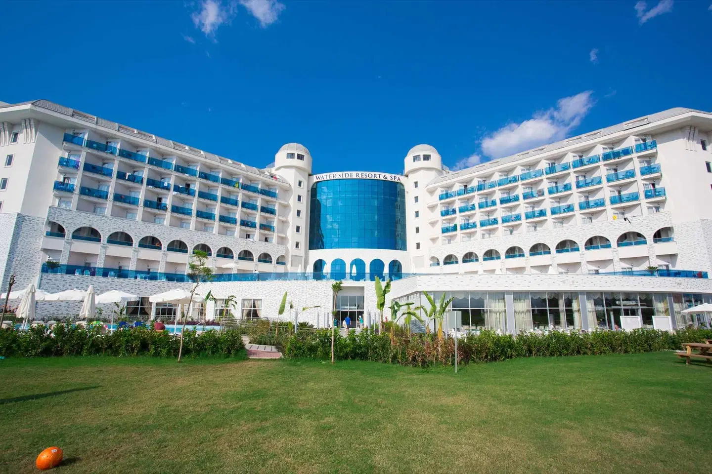 Water Side Resort EXTERIOR