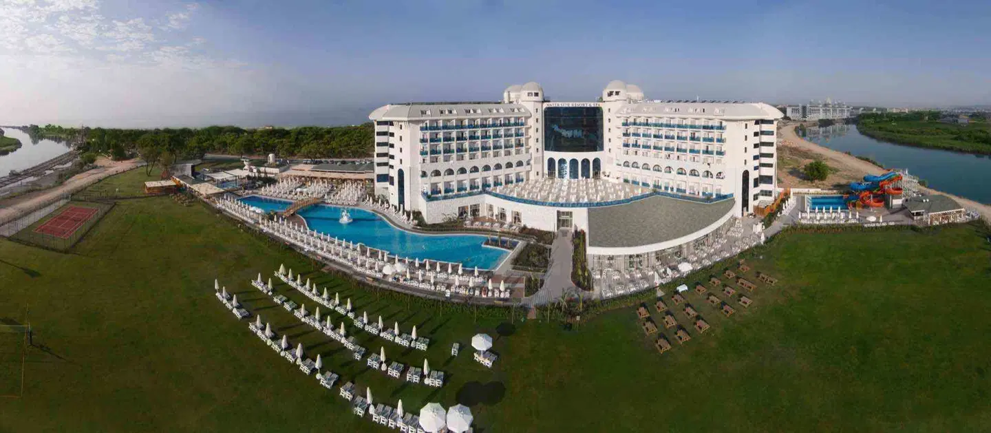 Water Side Resort EXTERIOR