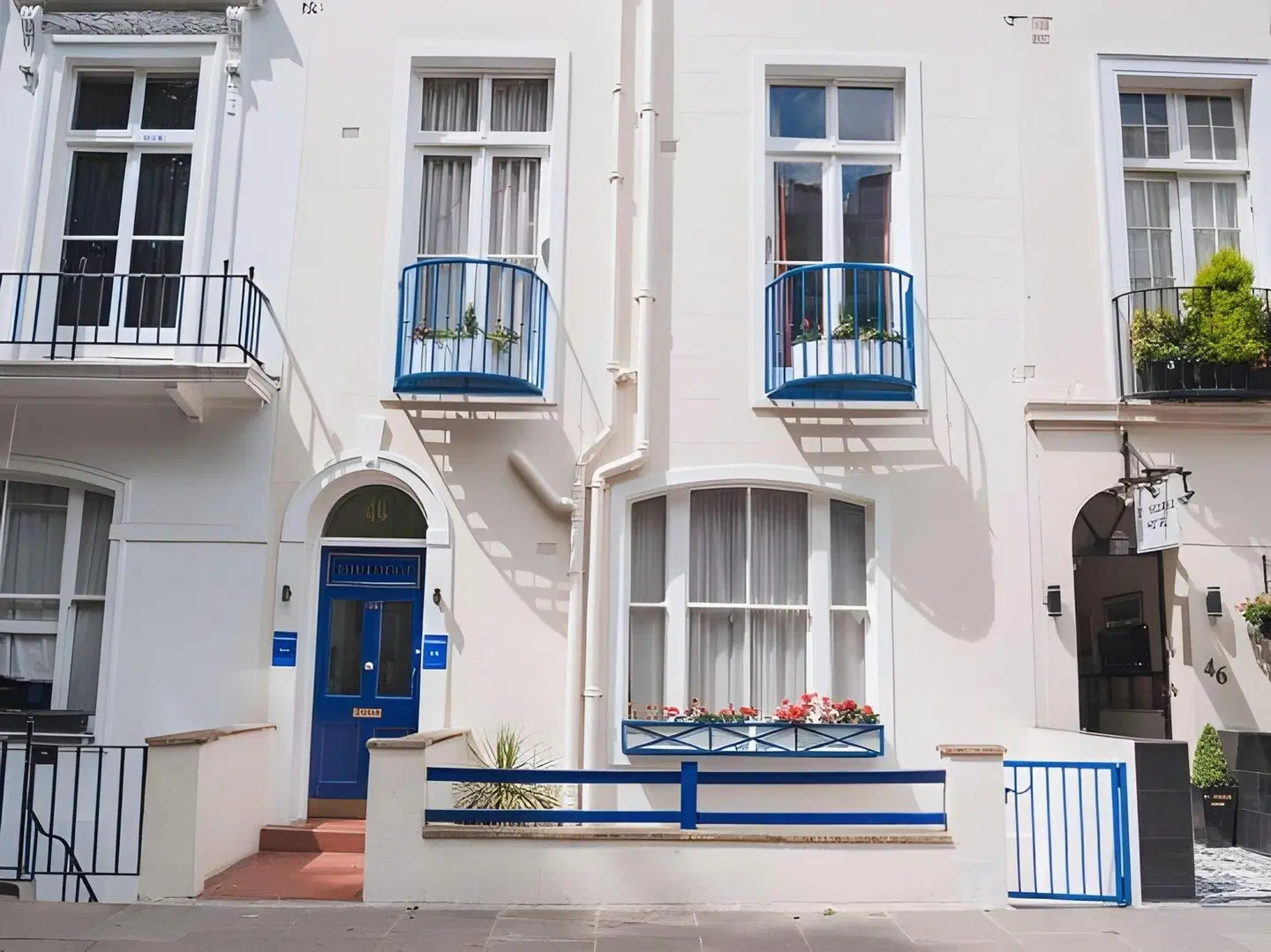 Dolphin Inn EXTERIOR