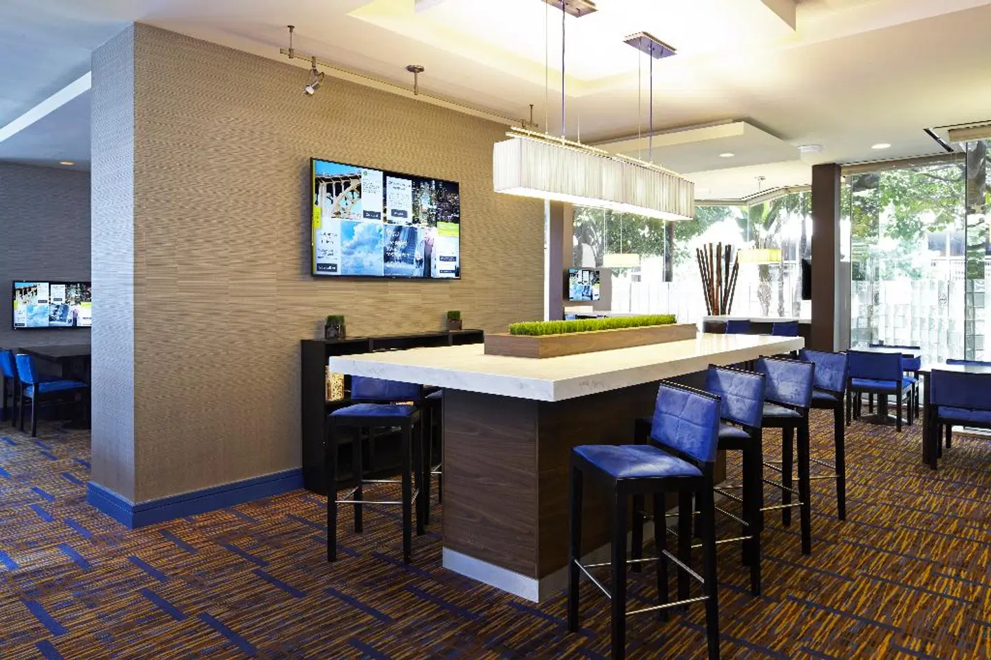 Courtyard by Marriott Los Angeles LAX/Century Boulevard Bar