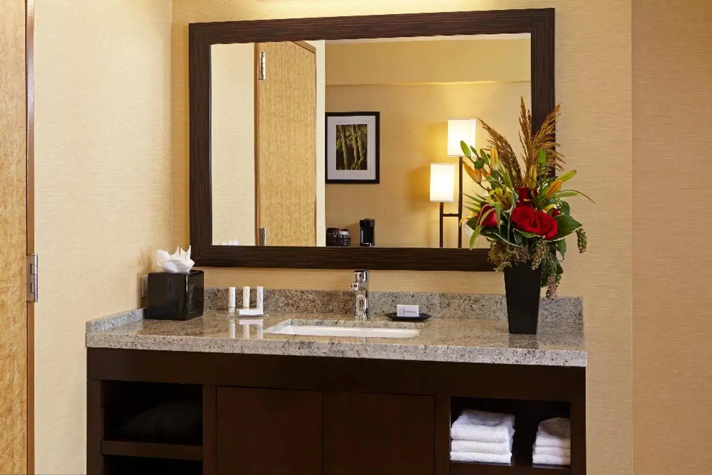 Courtyard by Marriott Los Angeles LAX/Century Boulevard Badezimmer