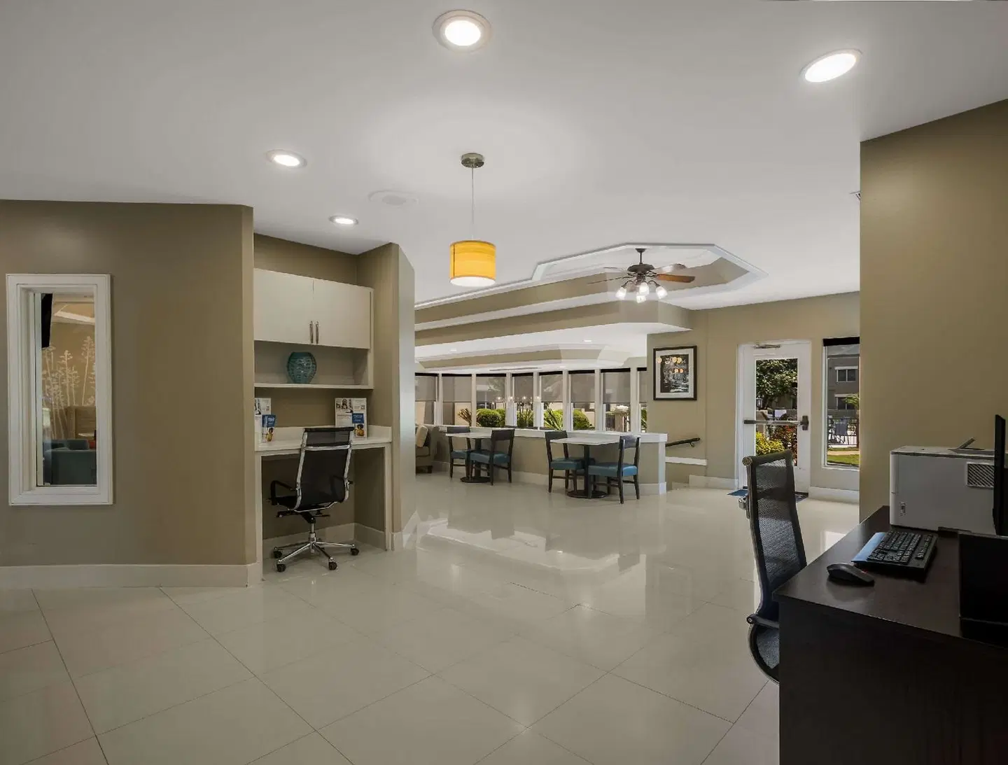 Mainstay Suites LOUNGE_LOBBY