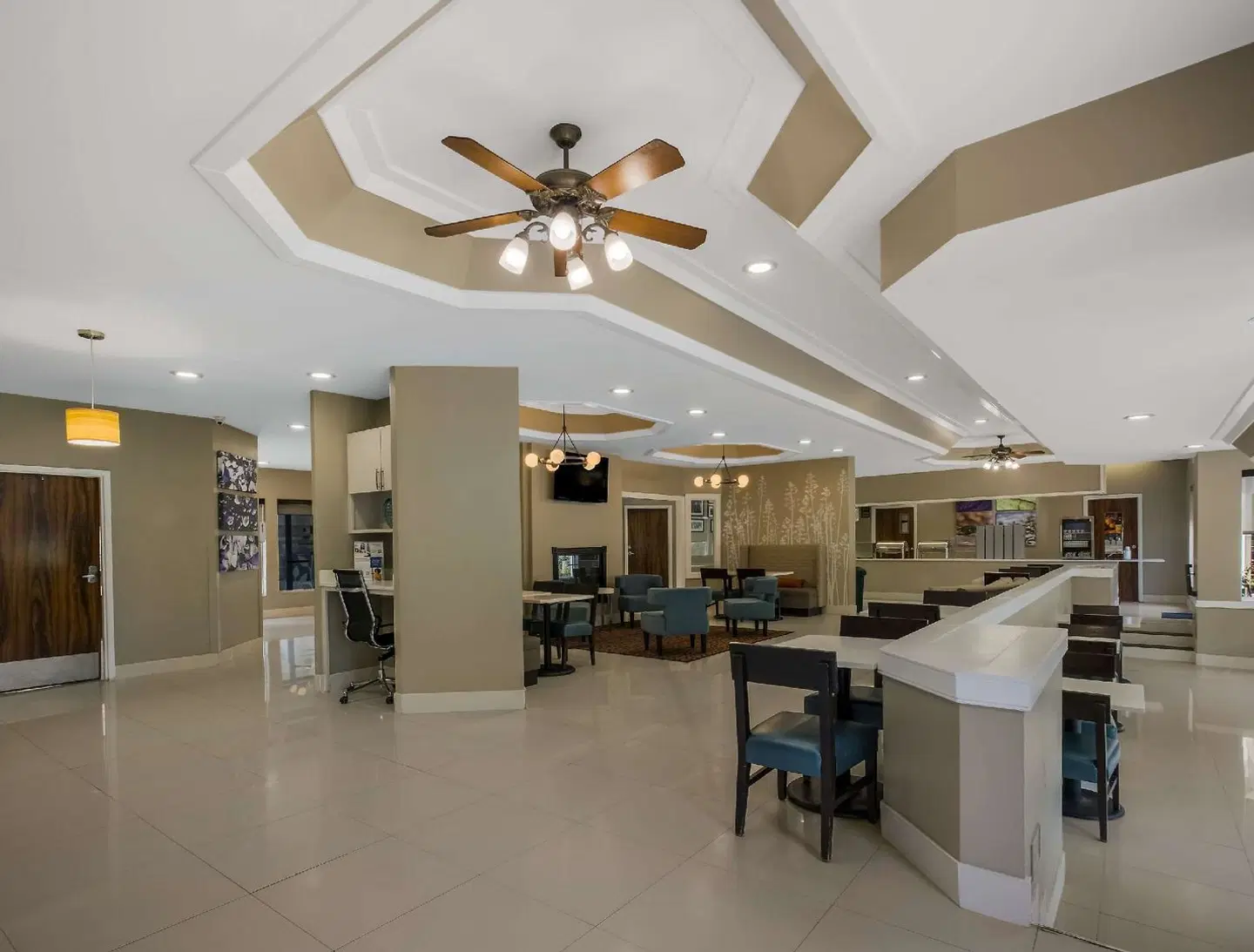 Mainstay Suites Bar