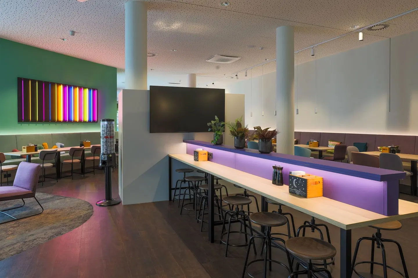 Holiday Inn - the niu, Wave Karlsruhe City Park Bar