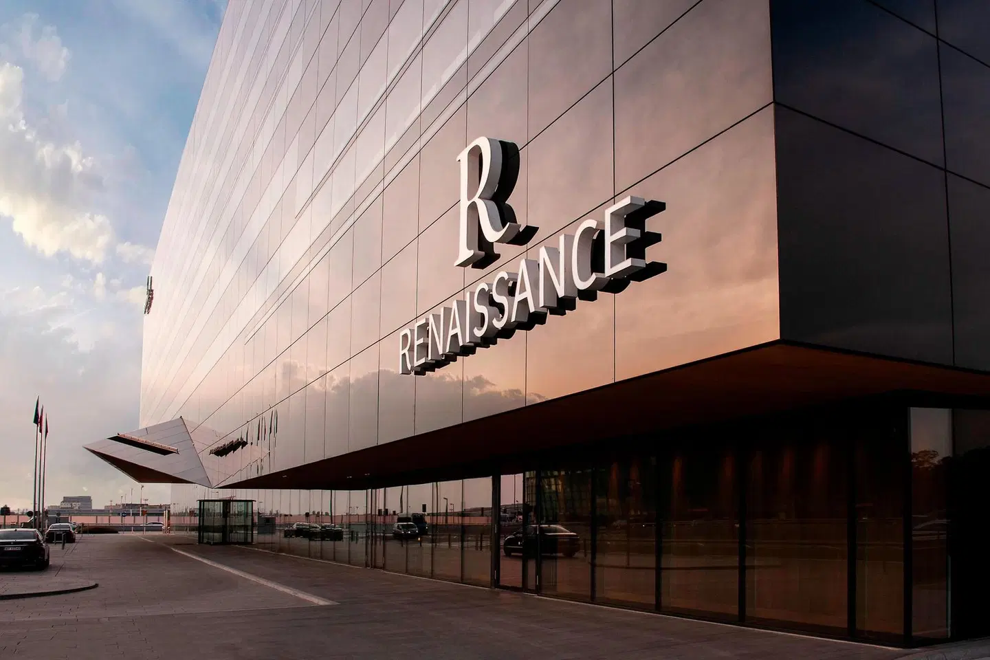 Renaissance Warsaw Airport Hotel EXTERIOR