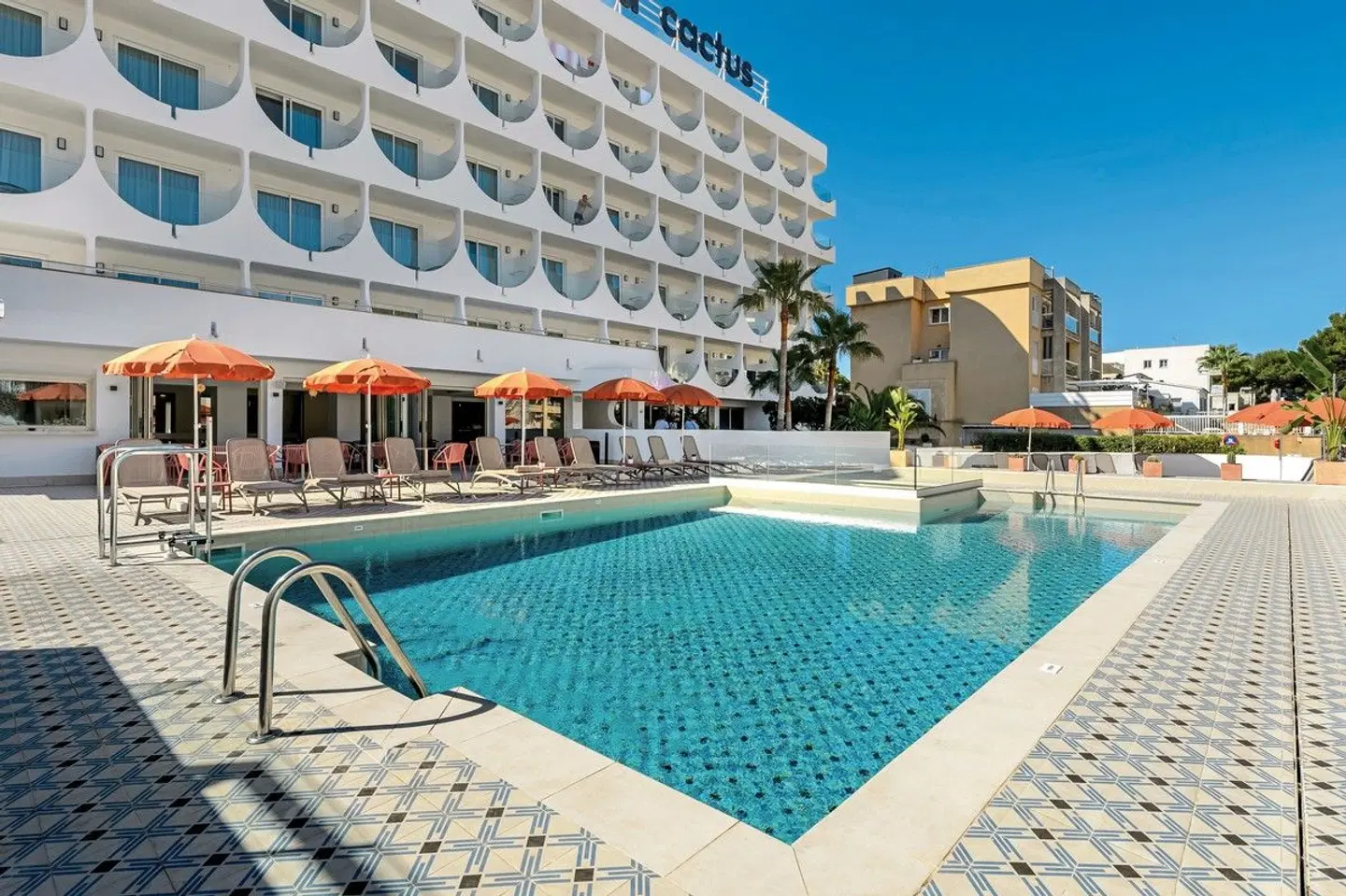Vibra Palma Cactus OUTDOOR_POOL