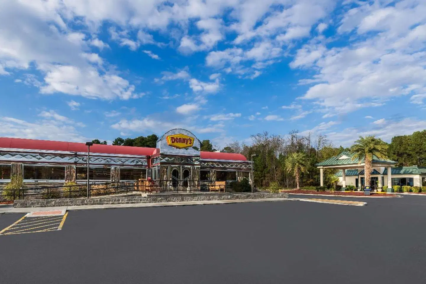 Days Inn by Wyndham Richmond Hill/Savannah EXTERIOR